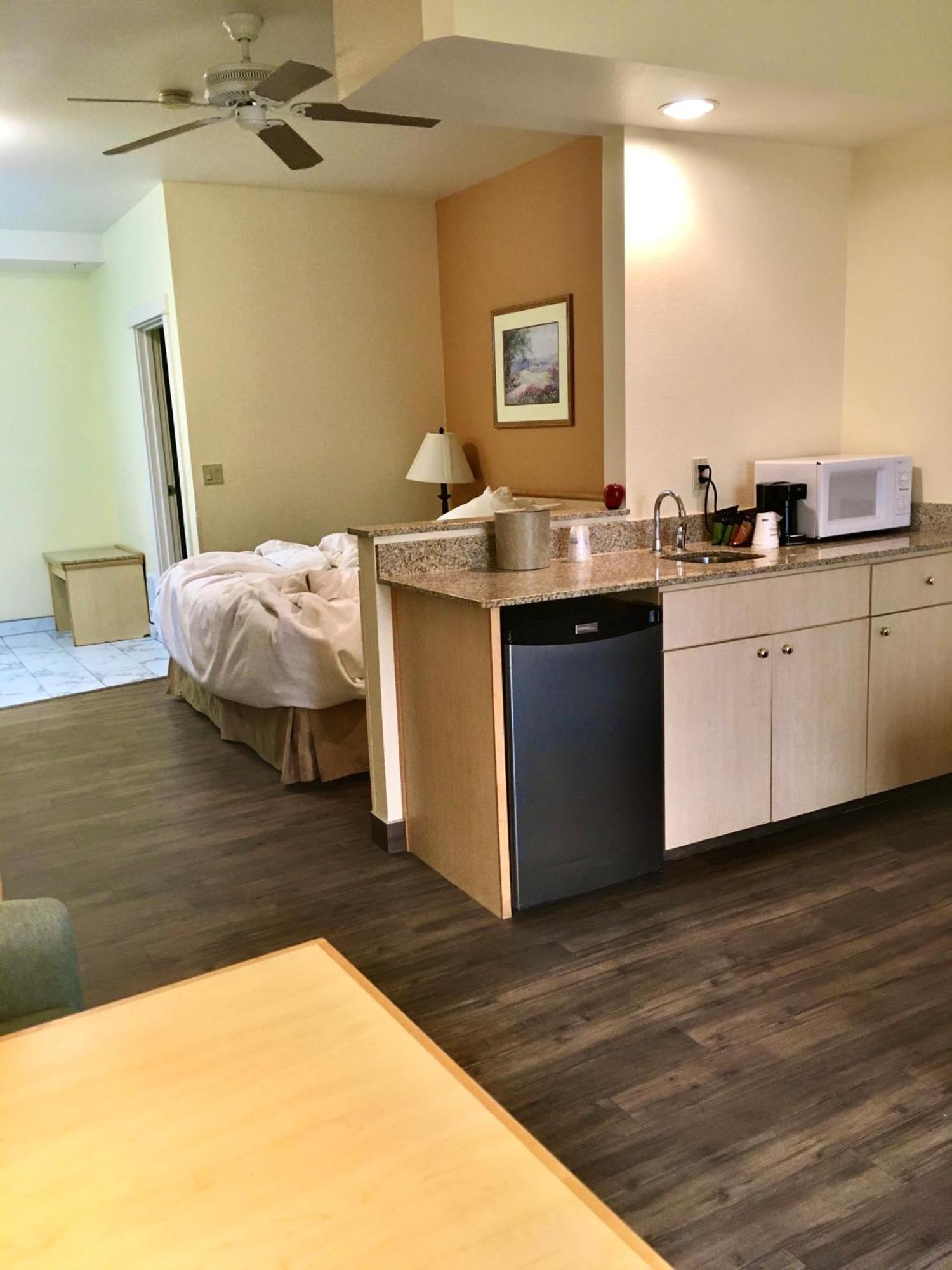 Lighthouse Suites Inn Оушън Шорс Екстериор снимка