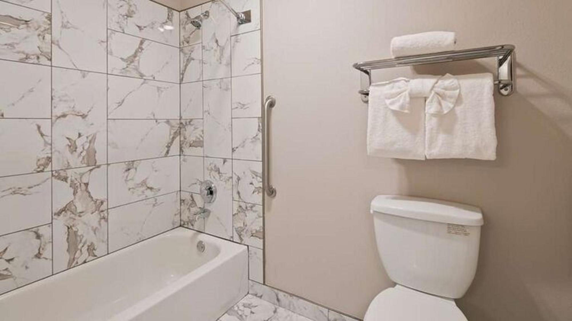 Lighthouse Suites Inn Оушън Шорс Екстериор снимка