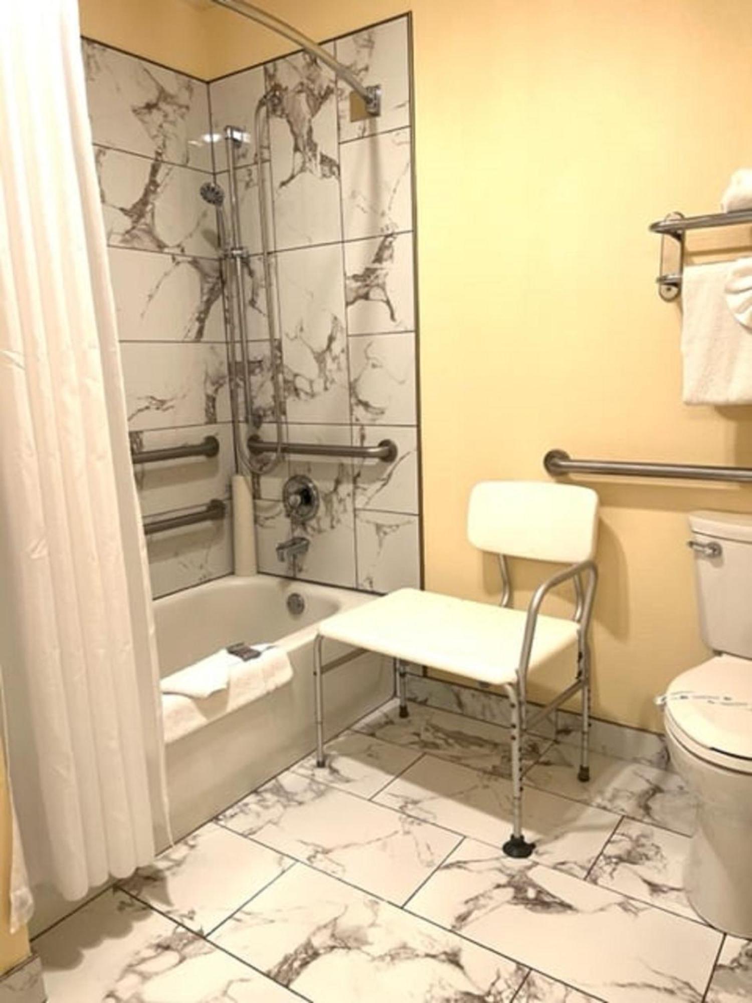Lighthouse Suites Inn Оушън Шорс Екстериор снимка