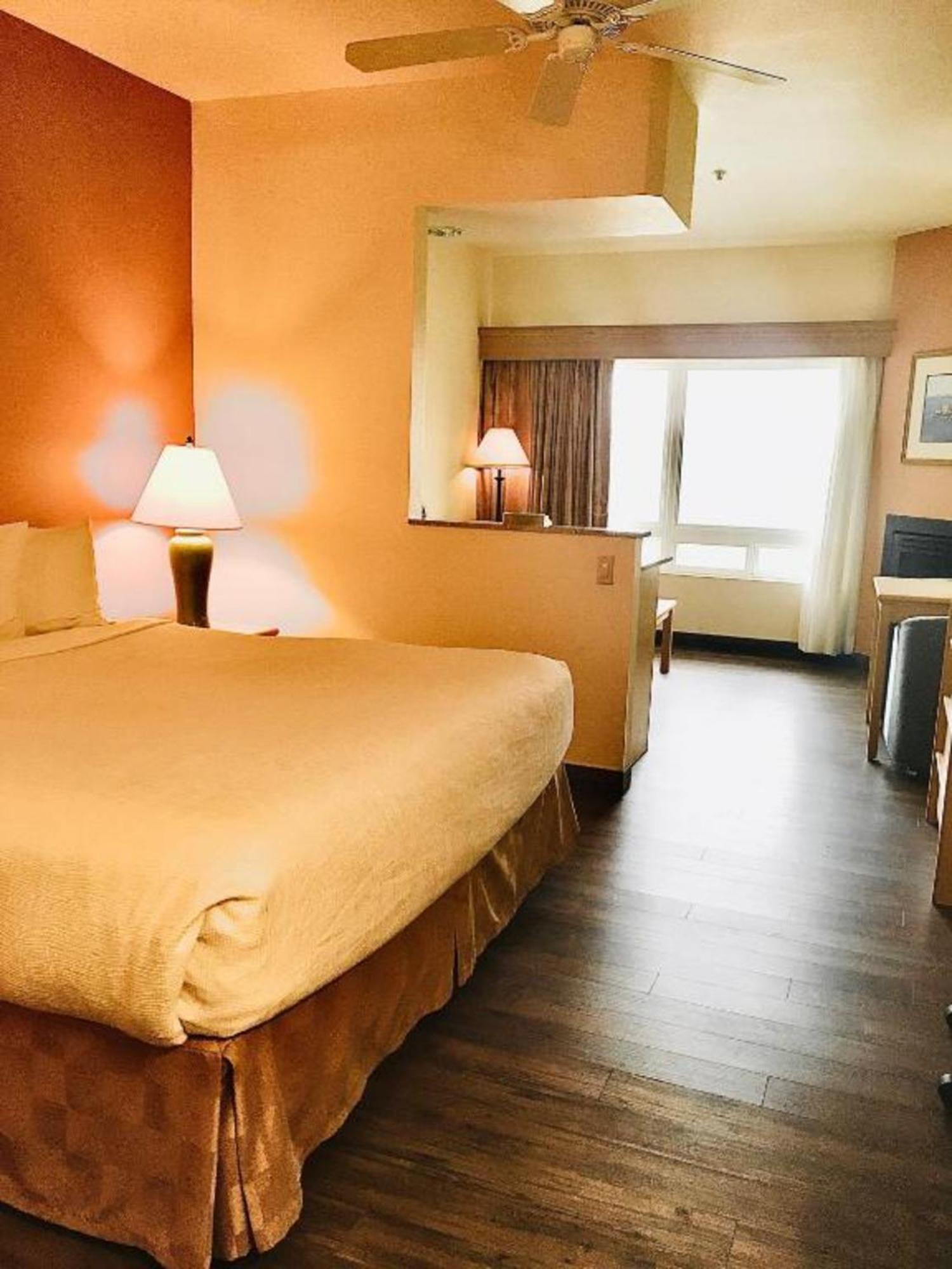 Lighthouse Suites Inn Оушън Шорс Екстериор снимка